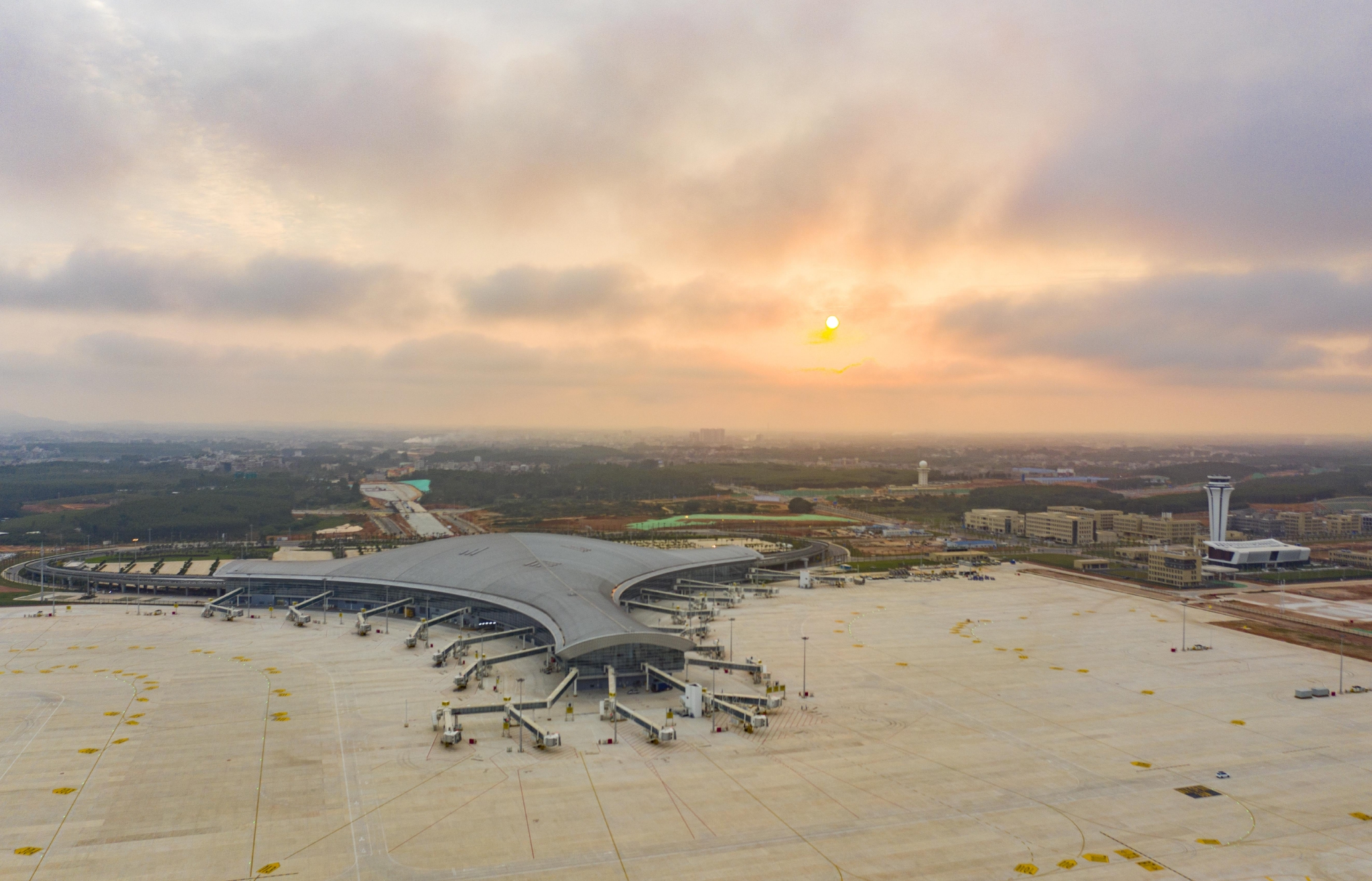 湛江吴川机场3月24日起试运行!湛江机场正式关闭休闲区蓝鸢梦想 - Www.slyday.coM 湛江吴川机场3月24日起试运行!湛江机场正式关闭休闲区蓝鸢梦想 - Www.slyday.coM