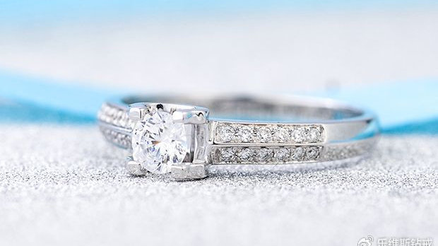 钻石结婚戒指购买指南：如何选择最适合的钻戒