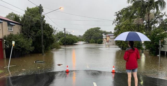 澳洲多地遭恐怖洪水暴袭，全城被淹，专家：雨还要下数月