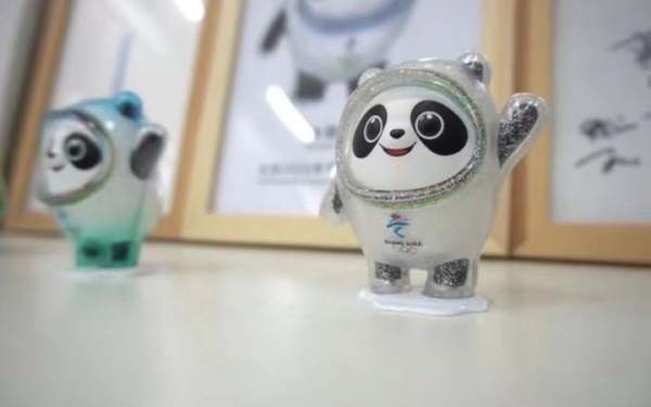 被记者疯狂购买、成外国选手最爱……谁能拒绝冰墩墩呢?休闲区蓝鸢梦想 - Www.slyday.coM 被记者疯狂购买、成外国选手最爱……谁能拒绝冰墩墩呢?休闲区蓝鸢梦想 - Www.slyday.coM