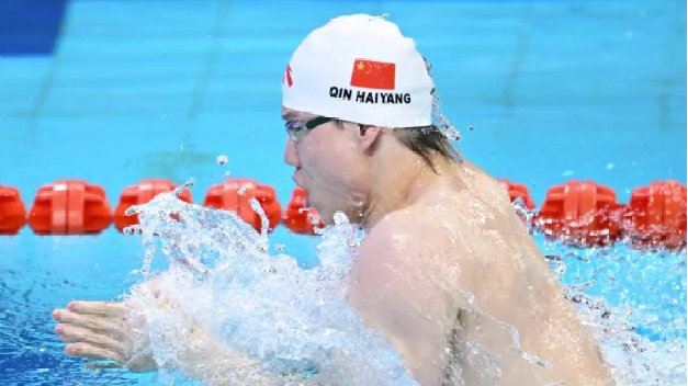 覃海洋，勇夺全国游泳冠军赛男子50米蛙冠军