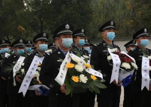 三级警长,水库巡查“加拿大一枝黄花”拍摄取证时,不慎落水身亡休闲区蓝鸢梦想 - Www.slyday.coM 三级警长,水库巡查“加拿大一枝黄花”拍摄取证时,不慎落水身亡休闲区蓝鸢梦想 - Www.slyday.coM