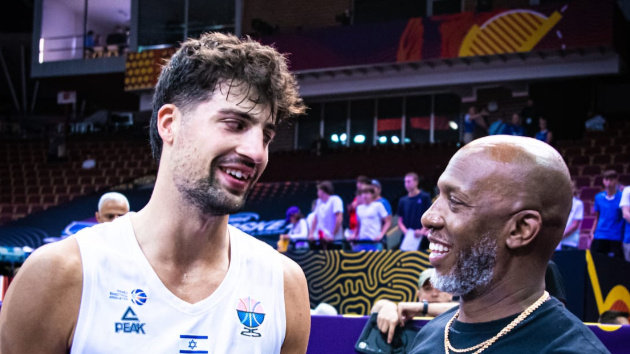 比卢普斯特意观战：阿夫迪亚首秀20+9被赞蝙蝠侠 2.06米能从1打到4