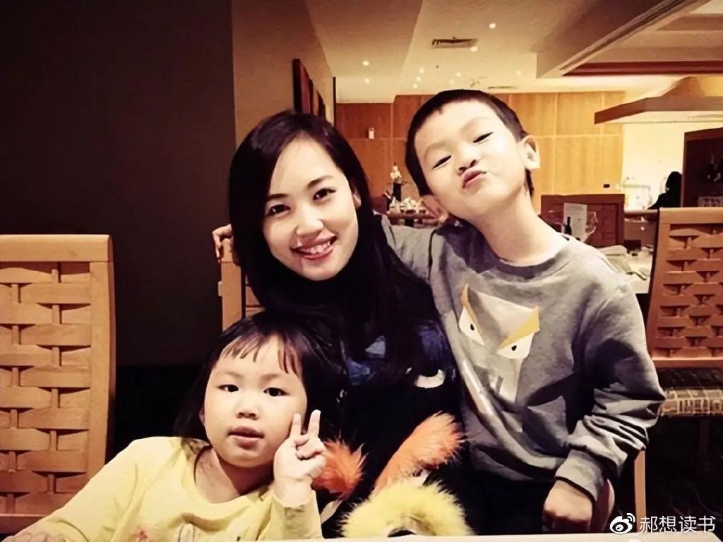 王宝强前妻马蓉移民澳洲,将儿子接到身边生活,宋喆出狱回家养猪