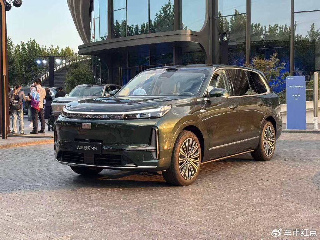 20万级满配大6座SUV 吉利银河M9上市