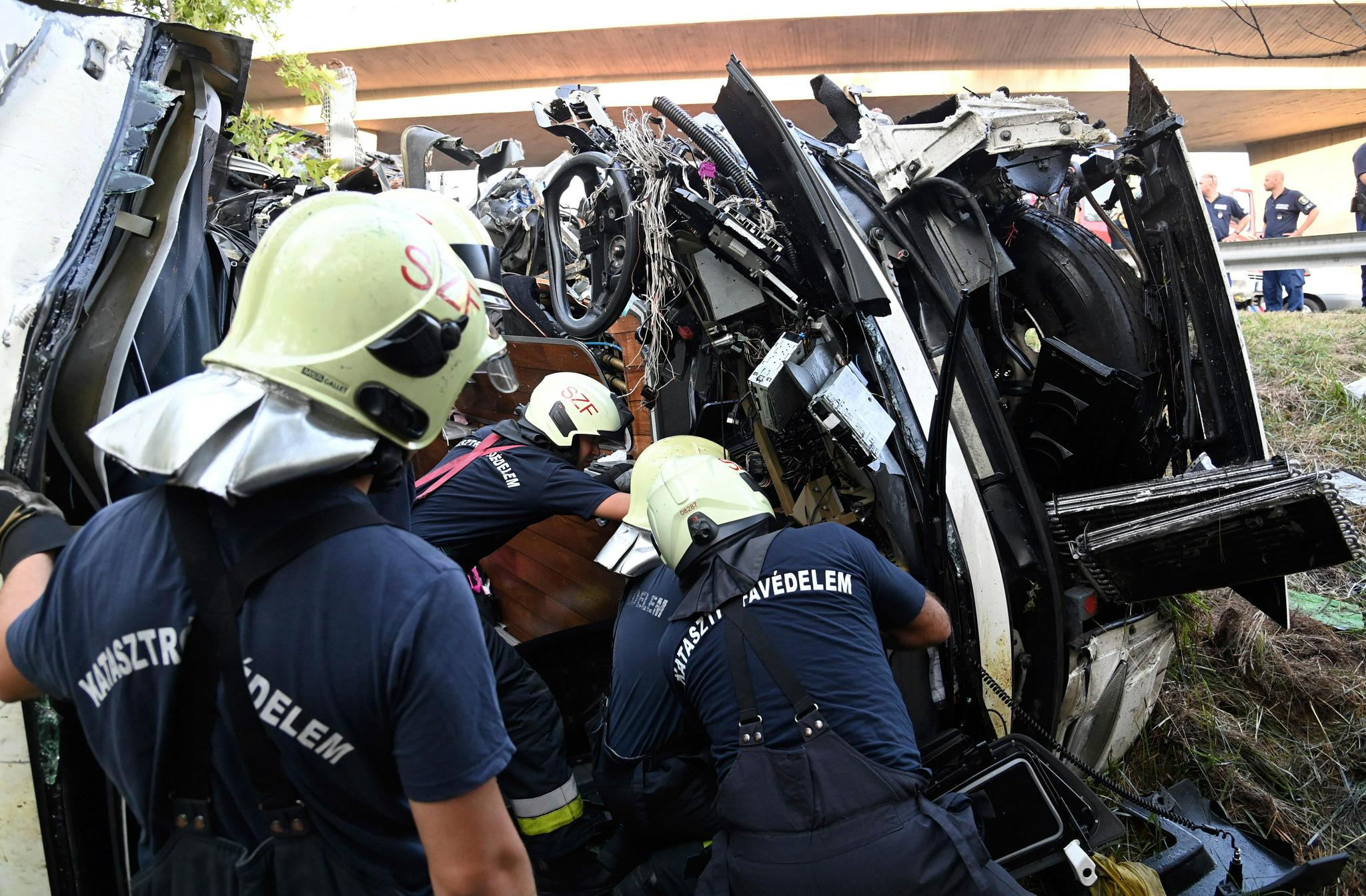 (外代一线)匈牙利发生车祸致8死48伤休闲区蓝鸢梦想 - Www.slyday.coM (外代一线)匈牙利发生车祸致8死48伤休闲区蓝鸢梦想 - Www.slyday.coM