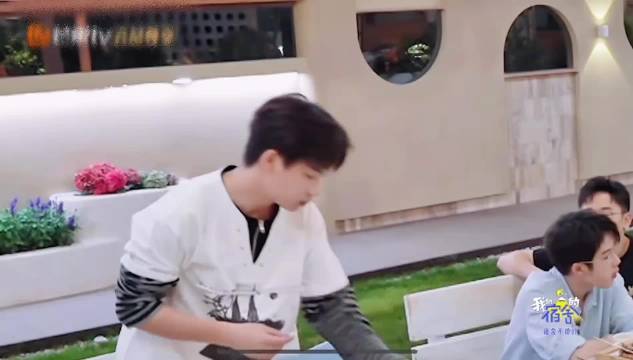 心疼你的成长，但也庆幸你慢慢不再被捆绑