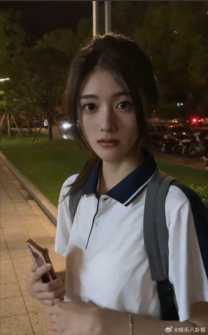 包洁仪高智商高颜值亮相恋综，被赞现实版贝微微