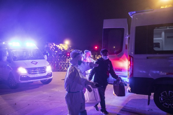 上海最大的集中隔离点连夜收治1080人,医疗队准备了炒年糕面包酸奶等宵夜休闲区蓝鸢梦想 - Www.slyday.coM 上海最大的集中隔离点连夜收治1080人,医疗队准备了炒年糕面包酸奶等宵夜休闲区蓝鸢梦想 - Www.slyday.coM