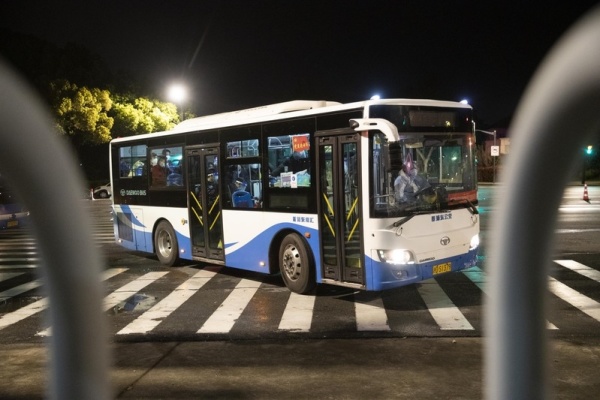 上海最大的集中隔离点连夜收治1080人,医疗队准备了炒年糕面包酸奶等宵夜休闲区蓝鸢梦想 - Www.slyday.coM 上海最大的集中隔离点连夜收治1080人,医疗队准备了炒年糕面包酸奶等宵夜休闲区蓝鸢梦想 - Www.slyday.coM