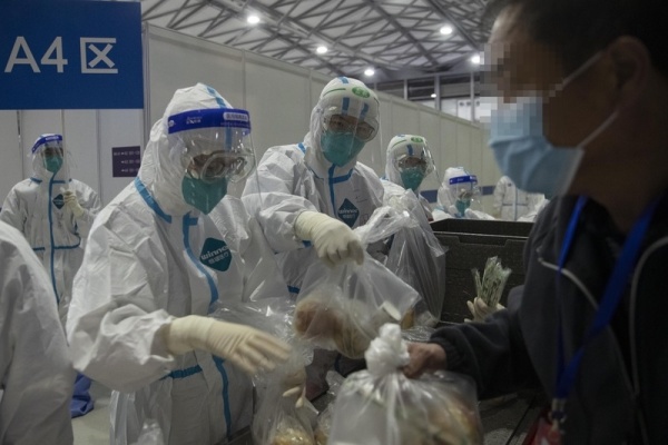 上海最大的集中隔离点连夜收治1080人,医疗队准备了炒年糕面包酸奶等宵夜休闲区蓝鸢梦想 - Www.slyday.coM 上海最大的集中隔离点连夜收治1080人,医疗队准备了炒年糕面包酸奶等宵夜休闲区蓝鸢梦想 - Www.slyday.coM