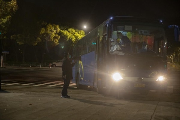 上海最大的集中隔离点连夜收治1080人,医疗队准备了炒年糕面包酸奶等宵夜休闲区蓝鸢梦想 - Www.slyday.coM 上海最大的集中隔离点连夜收治1080人,医疗队准备了炒年糕面包酸奶等宵夜休闲区蓝鸢梦想 - Www.slyday.coM