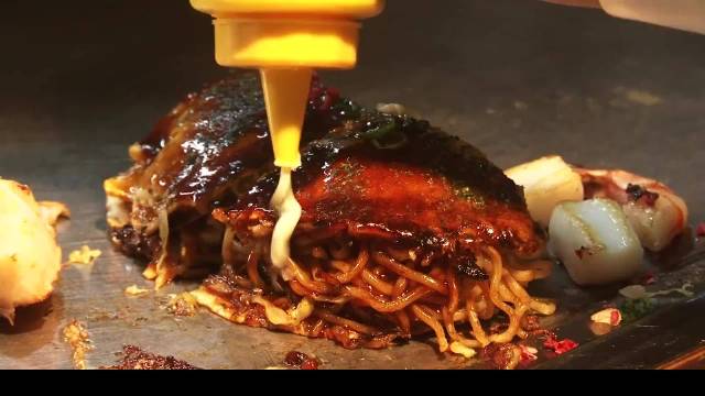 食材与铁板交击，在大快朵颐里，交织出了一首能够驱散饥饿的