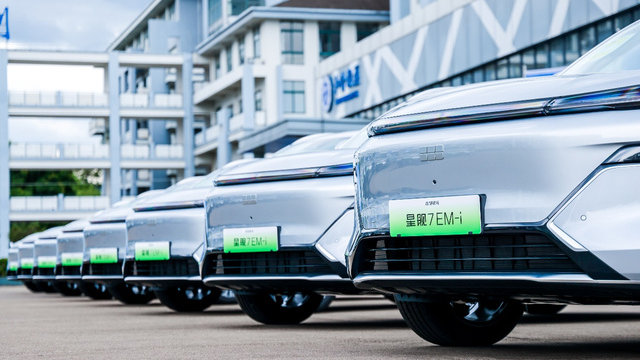 新能源力量出征“百人援疆” 吉利银河助力医疗援助公益行