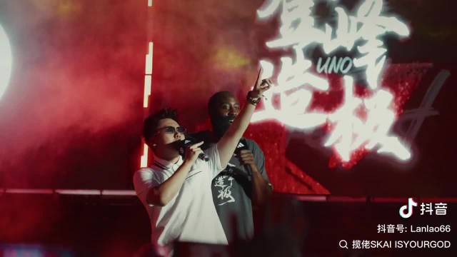 好起来了揽佬跟哈登同台表演 共同演唱《大展鸿图》