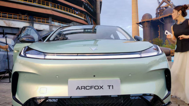 超高得房率，全部座椅都能放平，极狐T1预售6.88万元起