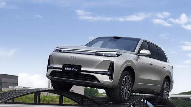 从情感座舱到1500km续航，吉利银河M9的“AI体系造车”有多能打？