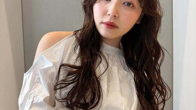 拒绝刻板！日系卷发轻甜慵懒风，选对卷度发色，普通人变日系女主