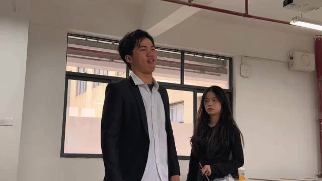 给我擦皮鞋（法国口音）