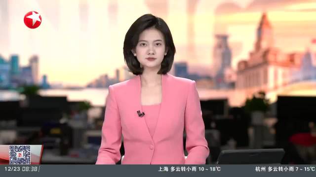 江西上饶：载书货车突然起火 一车书差点变“灰烬”