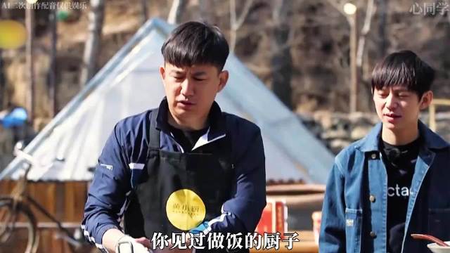 黄磊做饭遇危机大华秀厨技，嘉宾尝赛螃蟹后离席