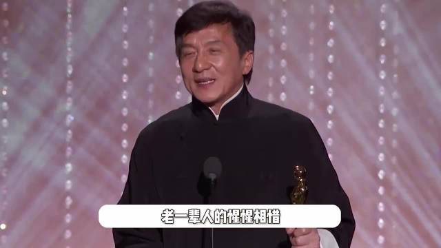 成龙穿越人海和李连杰世纪拥抱，两人惺惺相惜，吴京秒变粉丝拍照