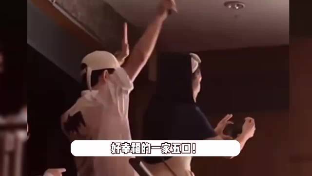 谢娜一家看小女儿演出，8岁跳跳俏俏身形像极妈妈，张杰拍小咘芽超宠