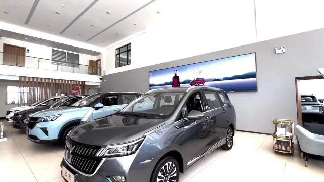 或成最便宜混动MPV!五菱佳辰HEV亮相,2.0自吸配电动机!