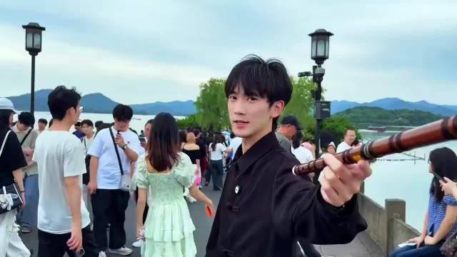 这曲子还真得在西湖吹才有感觉 新白娘子传奇 幻化人形 笛子