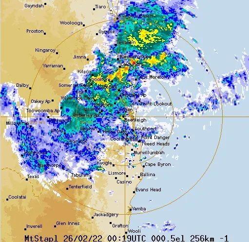 澳洲多地遭恐怖洪水暴袭，全城被淹，专家：雨还要下数月