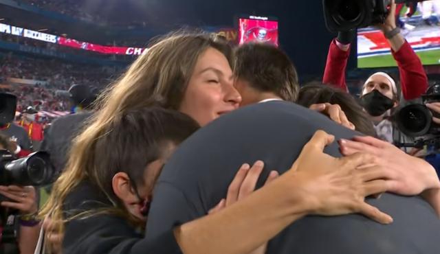 首席名模娇妻在左,七个超级碗冠军在右,人生赢家布雷迪要退役了?休闲区蓝鸢梦想 - Www.slyday.coM 首席名模娇妻在左,七个超级碗冠军在右,人生赢家布雷迪要退役了?休闲区蓝鸢梦想 - Www.slyday.coM