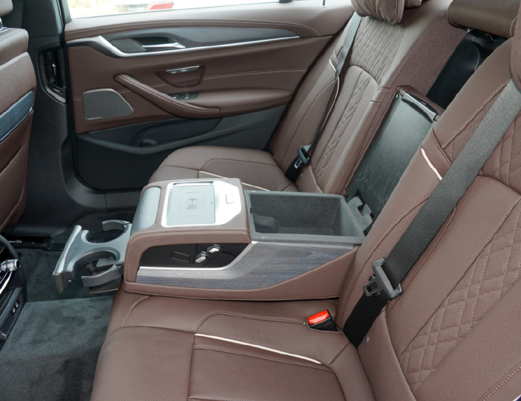 美系VS德系!宝马5系对比凯迪拉克CT6如何抉择?