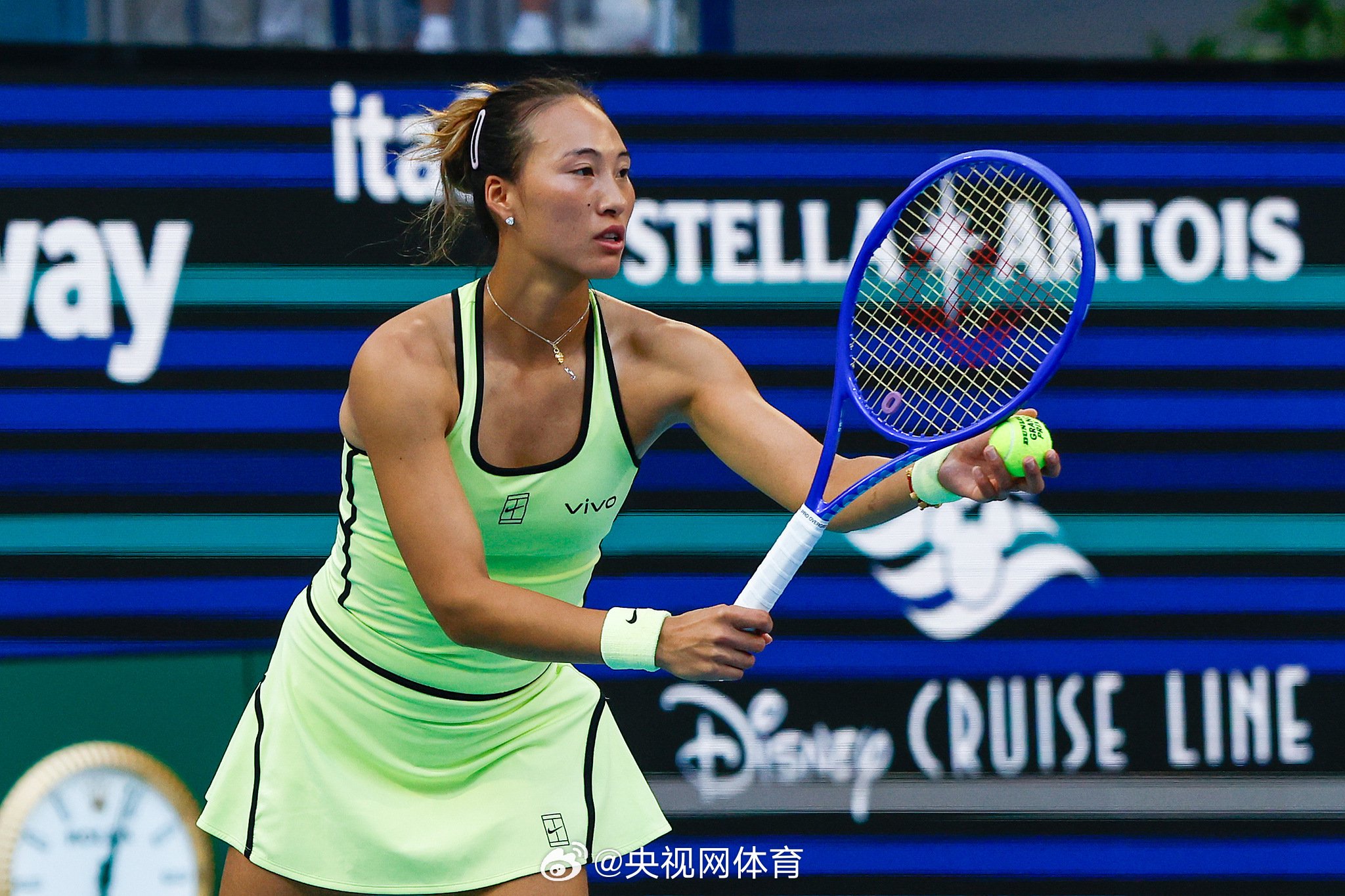 WTA最新排名：郑钦文从第30位下滑至第37位