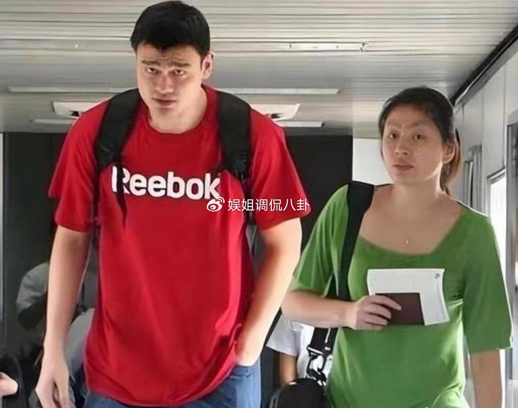 身高2米，15岁姚沁蕾现身，上任新岗位，姚明牵线，国籍悬念揭晓