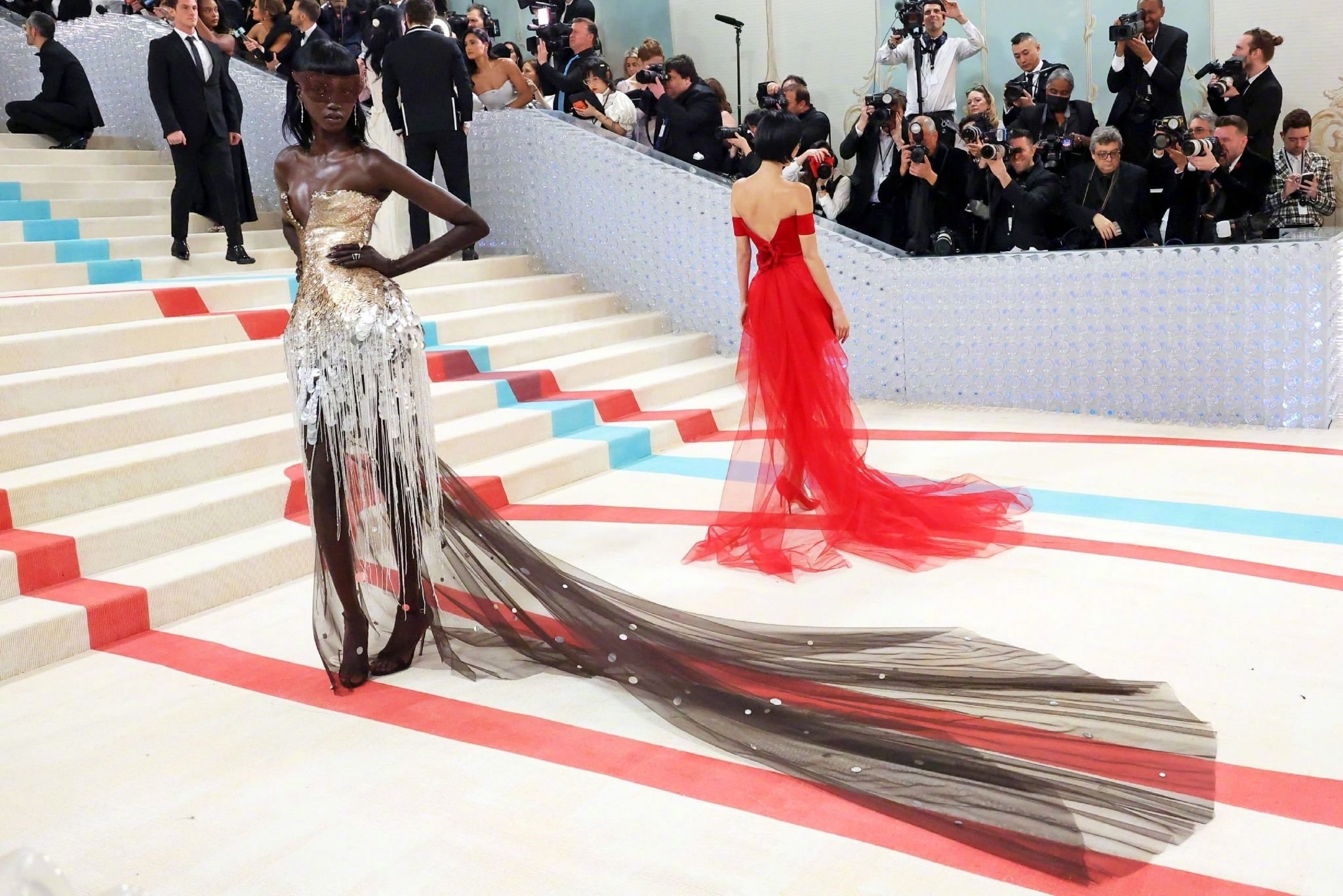 Anok Yai出席今年Met Gala（Karl Lagerfeld A line of beauty）_新浪新闻