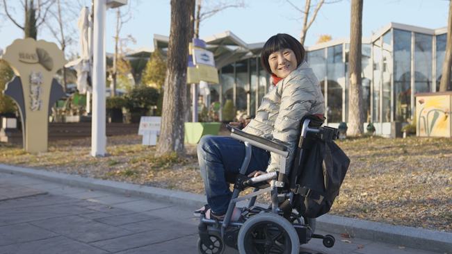 国际残疾人日|“轮椅作家”王忆的城市“探险之旅”:愿脚下多一些坦途,少一些坎坷休闲区蓝鸢梦想 - Www.slyday.coM 国际残疾人日|“轮椅作家”王忆的城市“探险之旅”:愿脚下多一些坦途,少一些坎坷休闲区蓝鸢梦想 - Www.slyday.coM