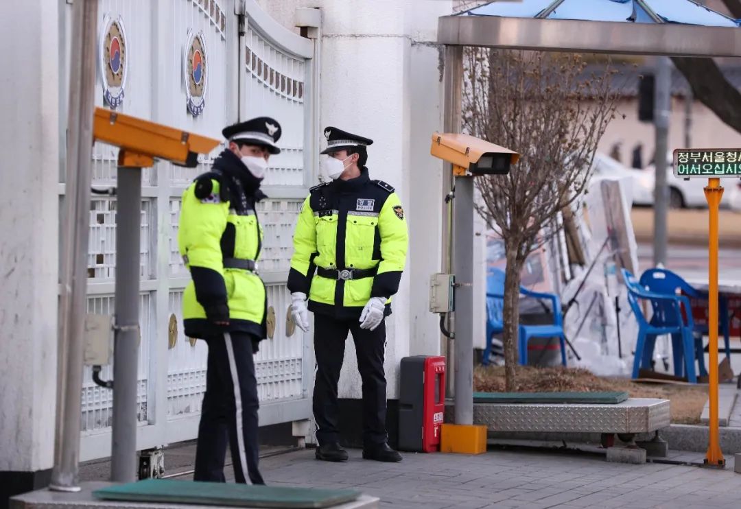 用脚踹脑袋！<a href=