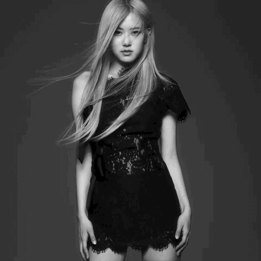 罗婕女士真实品牌的宠儿了～长发飞扬身形舒展,一朵在黑白领地里浓烈