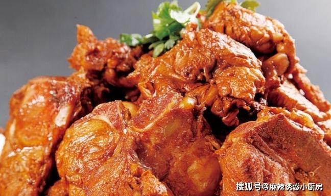 教你东北酱大骨的做法,肉质细腻全靠此步骤,配方告诉你,美味