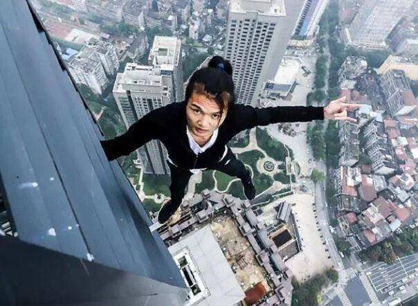 又一名19岁吃播网红脑溢血去世！不幸英年早逝的网红还有谁？