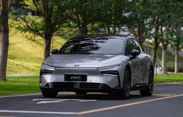 20万级别纯电轿跑PK 小鹏P7+ VS银河E8