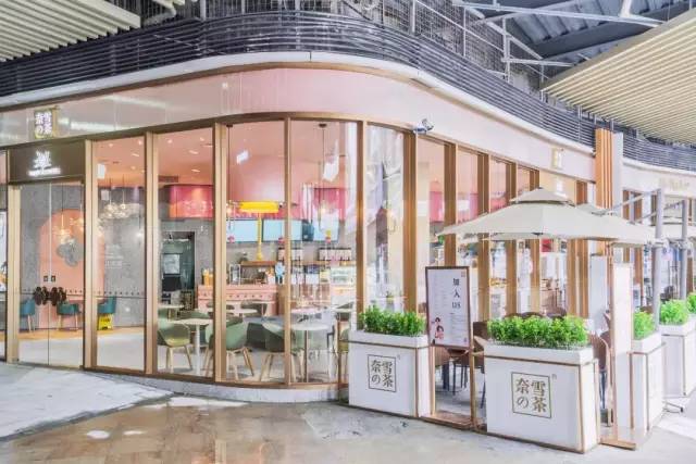 “奈雪的茶”换新LOGO,把自己改成了山寨店?毫无新意!休闲区蓝鸢梦想 - Www.slyday.coM “奈雪的茶”换新LOGO,把自己改成了山寨店?毫无新意!休闲区蓝鸢梦想 - Www.slyday.coM