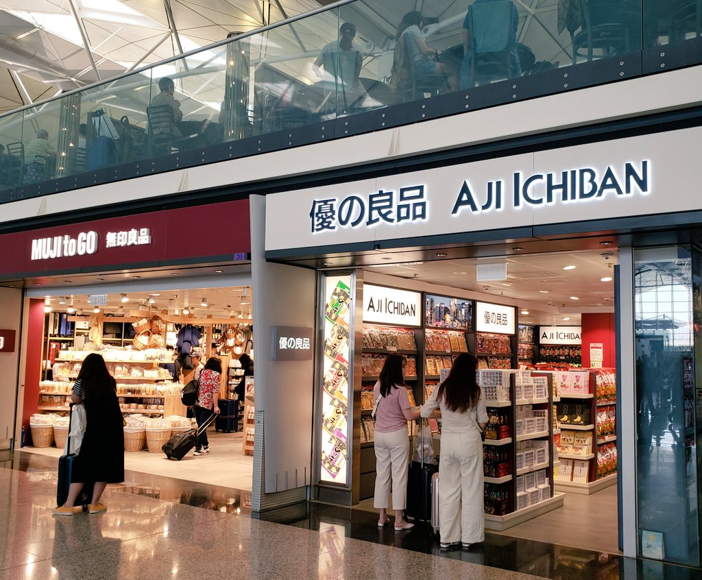 “奈雪的茶”换新LOGO,把自己改成了山寨店?毫无新意!休闲区蓝鸢梦想 - Www.slyday.coM “奈雪的茶”换新LOGO,把自己改成了山寨店?毫无新意!休闲区蓝鸢梦想 - Www.slyday.coM