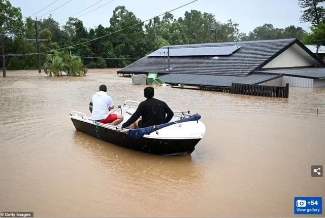 澳洲多地遭恐怖洪水暴袭，全城被淹，专家：雨还要下数月