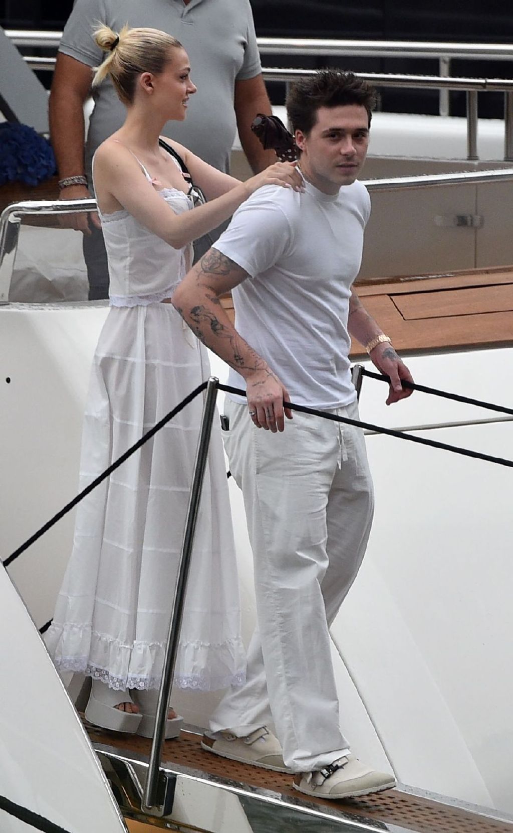 “澳洲赌王”海上举行派对,游艇超级豪华,大布还表演高难度跳水