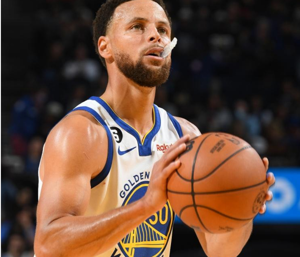 库里布克谁才是真正的外线之王 数据与荣誉的全面对比分析