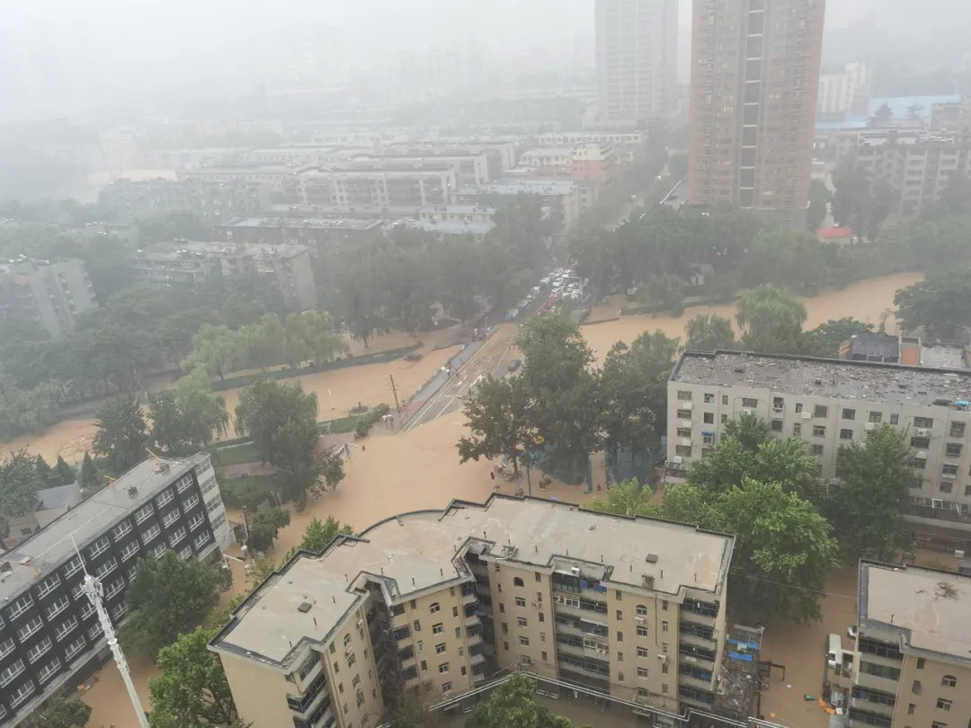 郑州暴雨被困地铁者讲述:水没到脖子,有人给自己录最后一段视频休闲区蓝鸢梦想 - Www.slyday.coM 郑州暴雨被困地铁者讲述:水没到脖子,有人给自己录最后一段视频休闲区蓝鸢梦想 - Www.slyday.coM