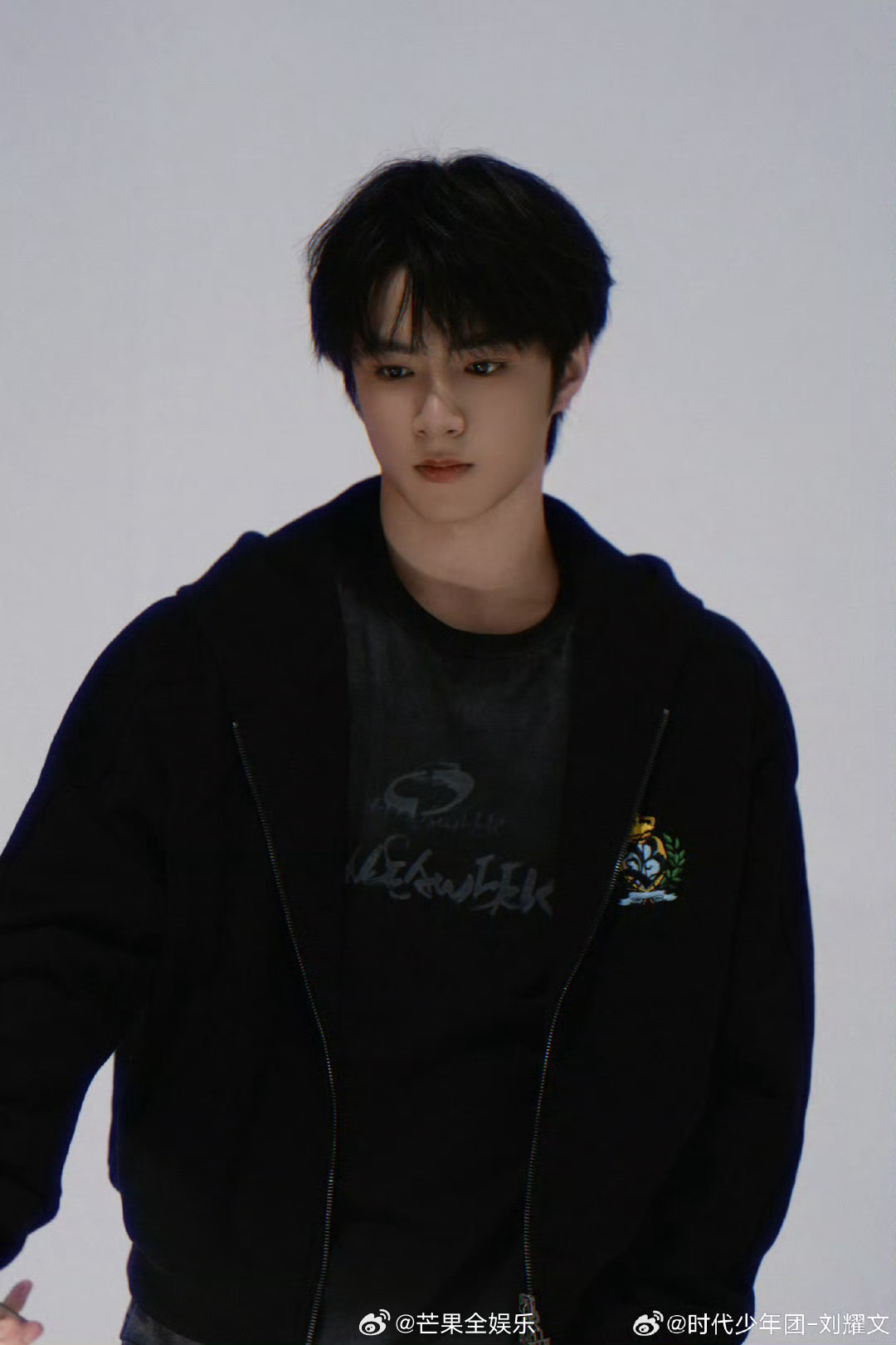 刘耀文稳步探索成长路，真诚坚持突破自我