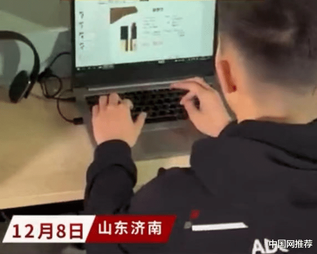 男人口红_傅园慧涂口红约会,吃饭时的表情太狰狞,男嘉宾吓到不敢抬头看!