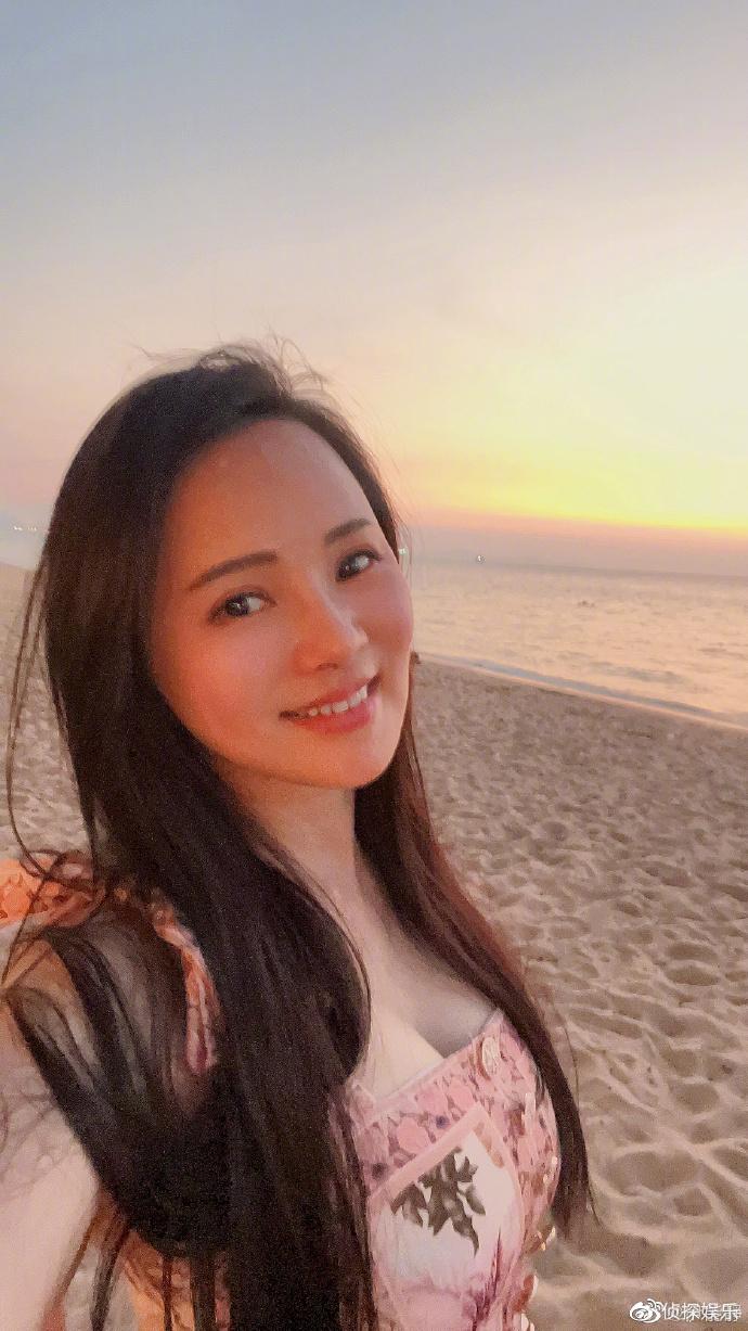 伊能静带公婆一行15人游<a href=